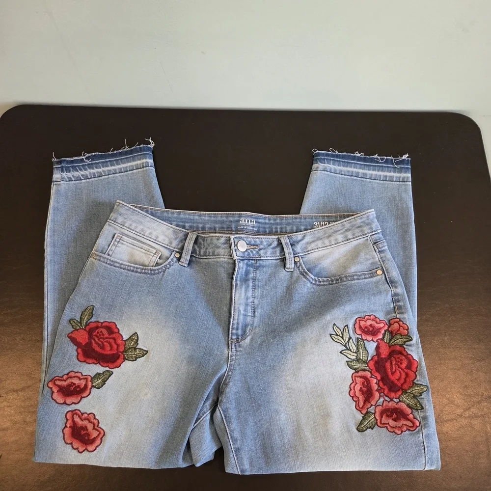 a.n.a A New Approach Light Wash Rose Embroidered Skinny Ankle Jeans Size 31/12